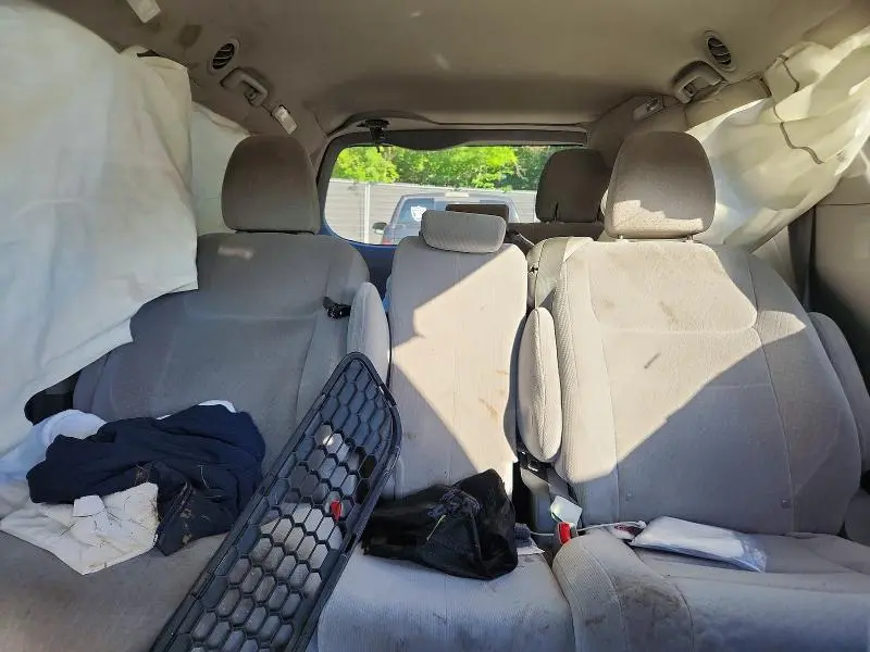 2015 TOYOTA SIENNA LE  