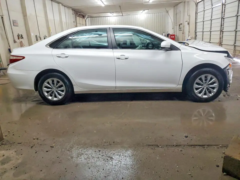 2015 TOYOTA CAMRY LE  