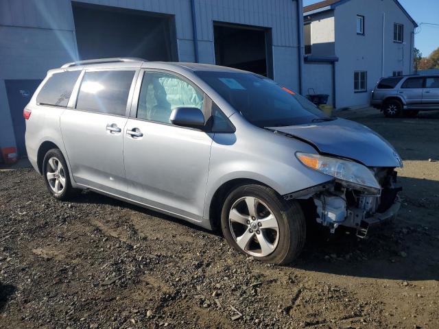 2016 TOYOTA SIENNA LE