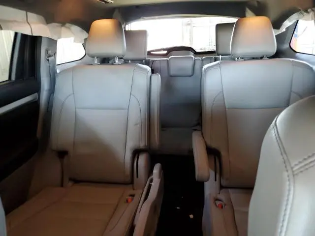 2016 TOYOTA HIGHLANDER XLE  