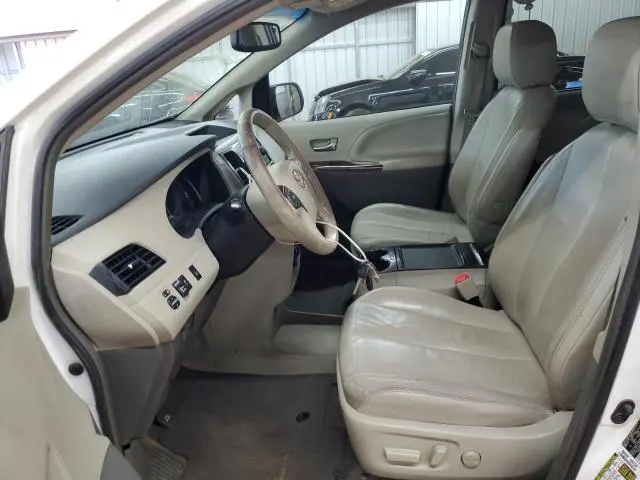 2013 TOYOTA SIENNA XLE  