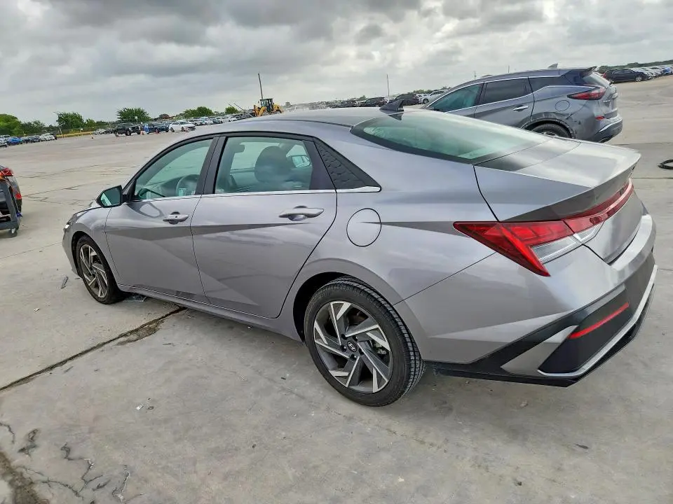 2025 HYUNDAI ELANTRA SEL  