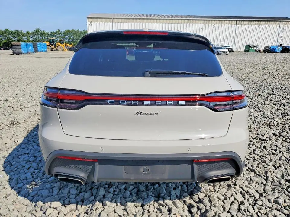 2025 PORSCHE MACAN BASE  