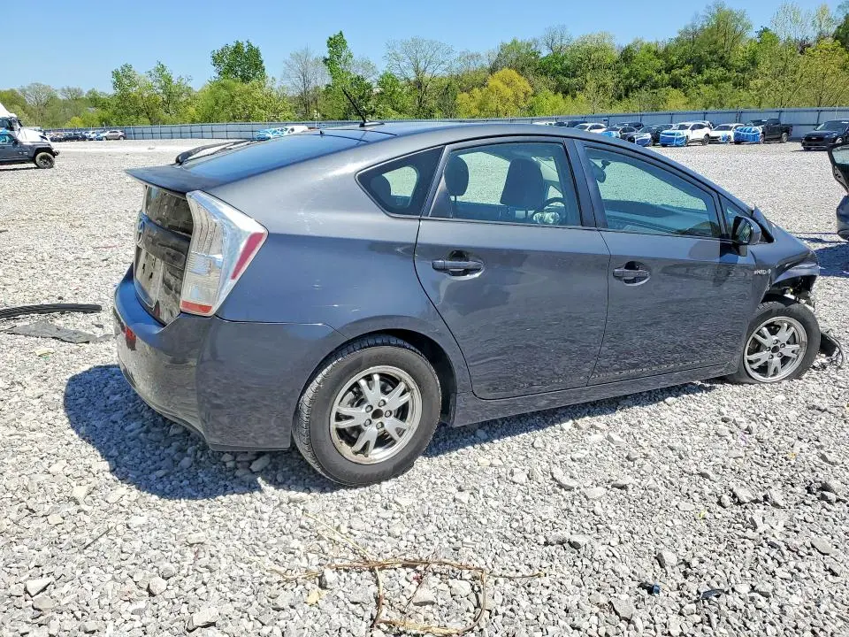 2010 TOYOTA PRIUS III  