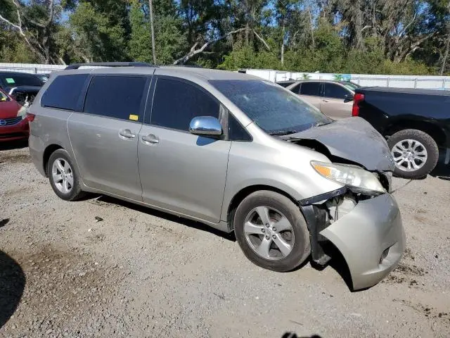 2015 TOYOTA SIENNA LE  