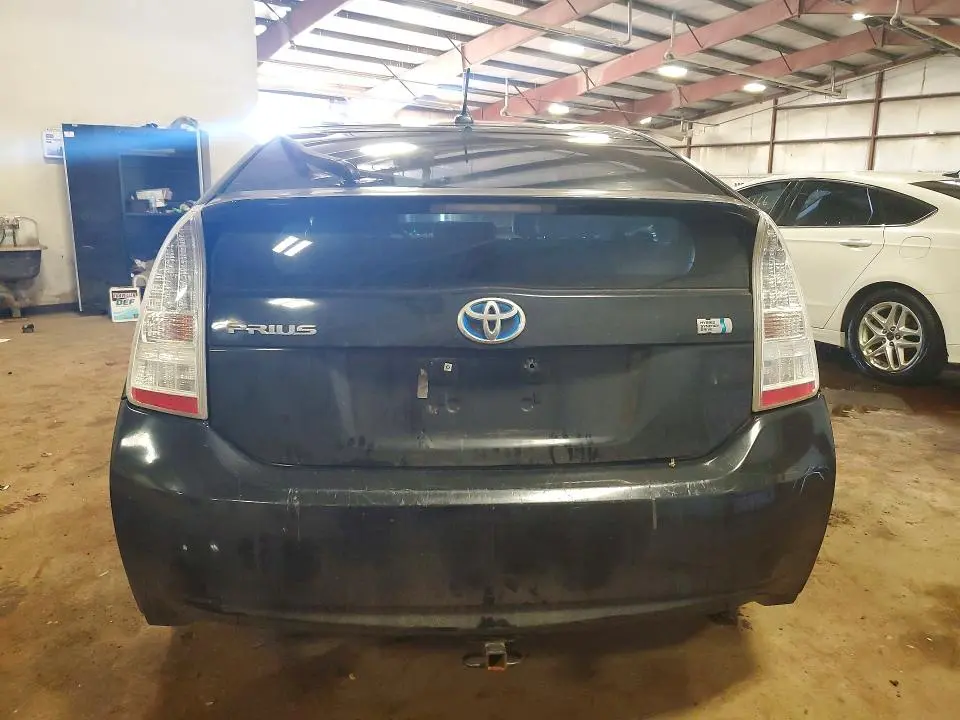 2010 TOYOTA PRIUS III  