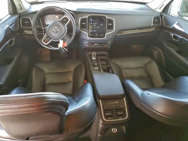 2019 VOLVO XC90 T8 MOMENTUM  