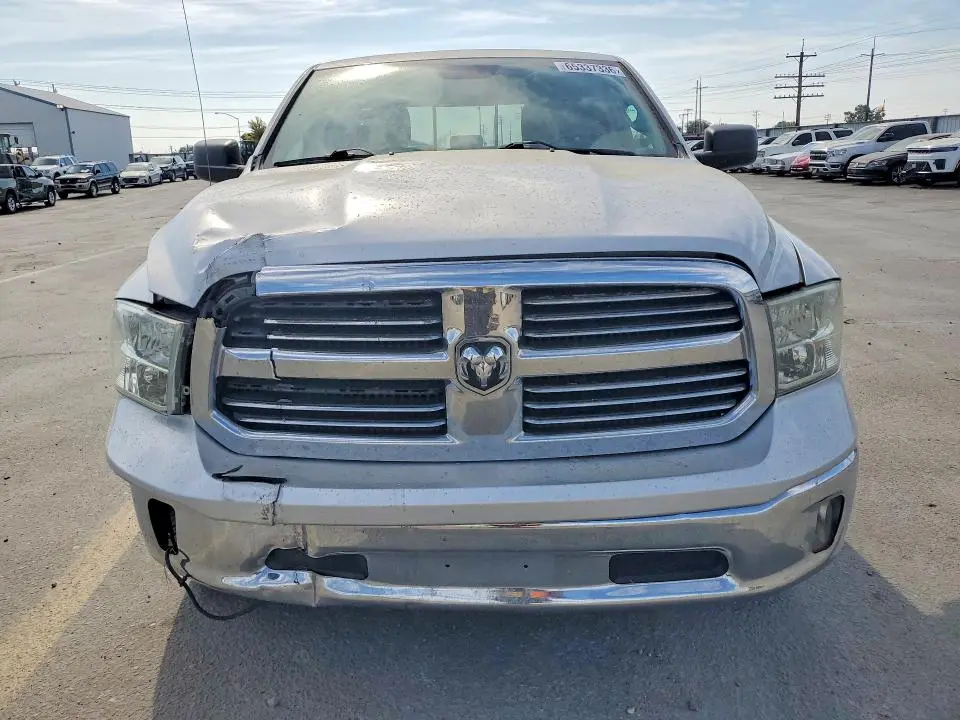2016 RAM 1500 SLT  