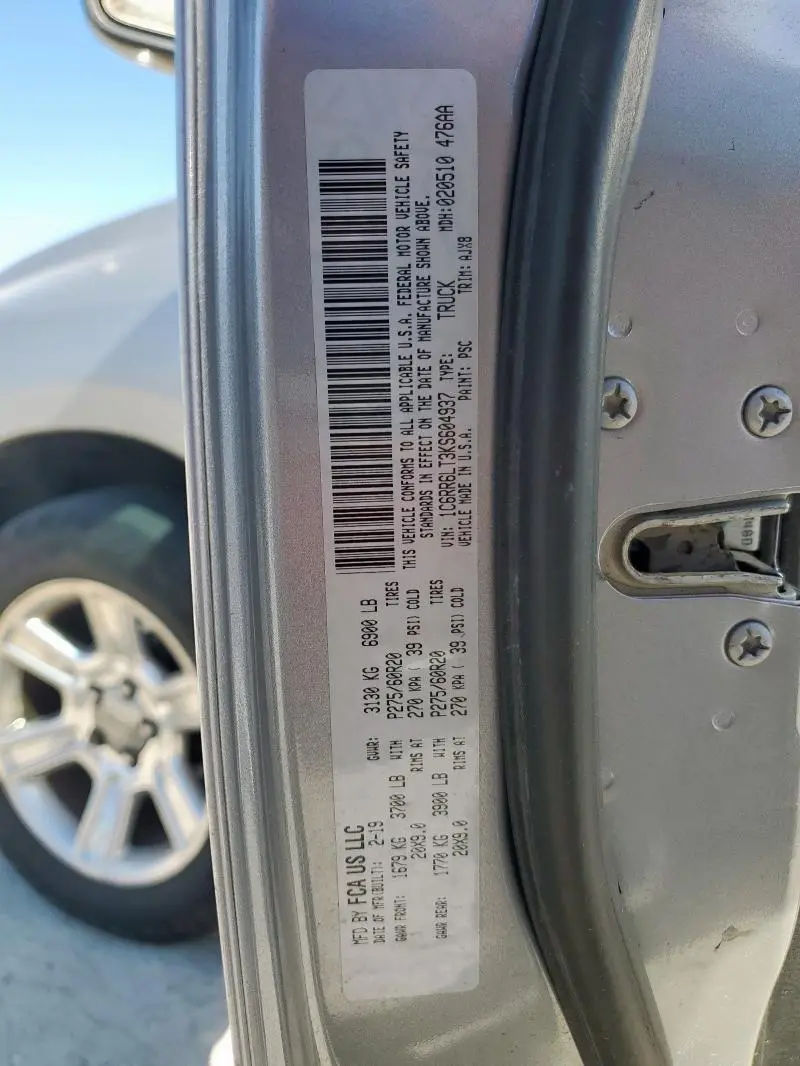 2019 RAM 1500 CLASSIC SLT  