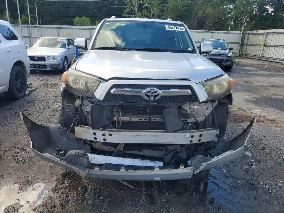 2011 TOYOTA 4RUNNER SR5  