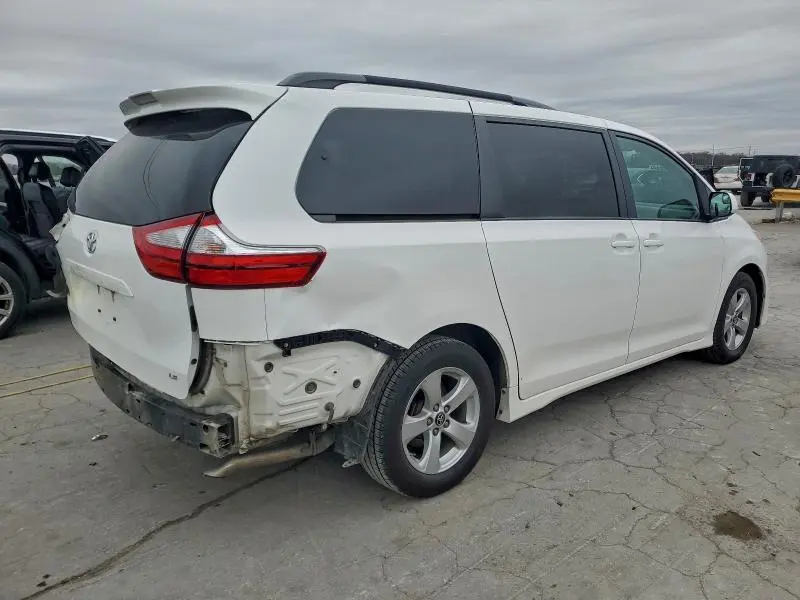2019 TOYOTA SIENNA LE  
