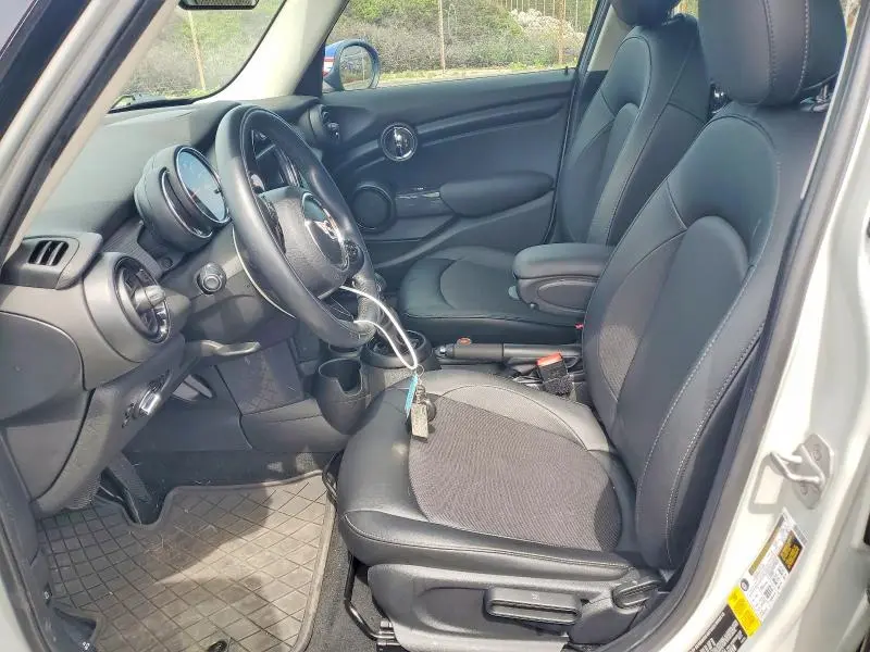 2018 MINI COOPER   