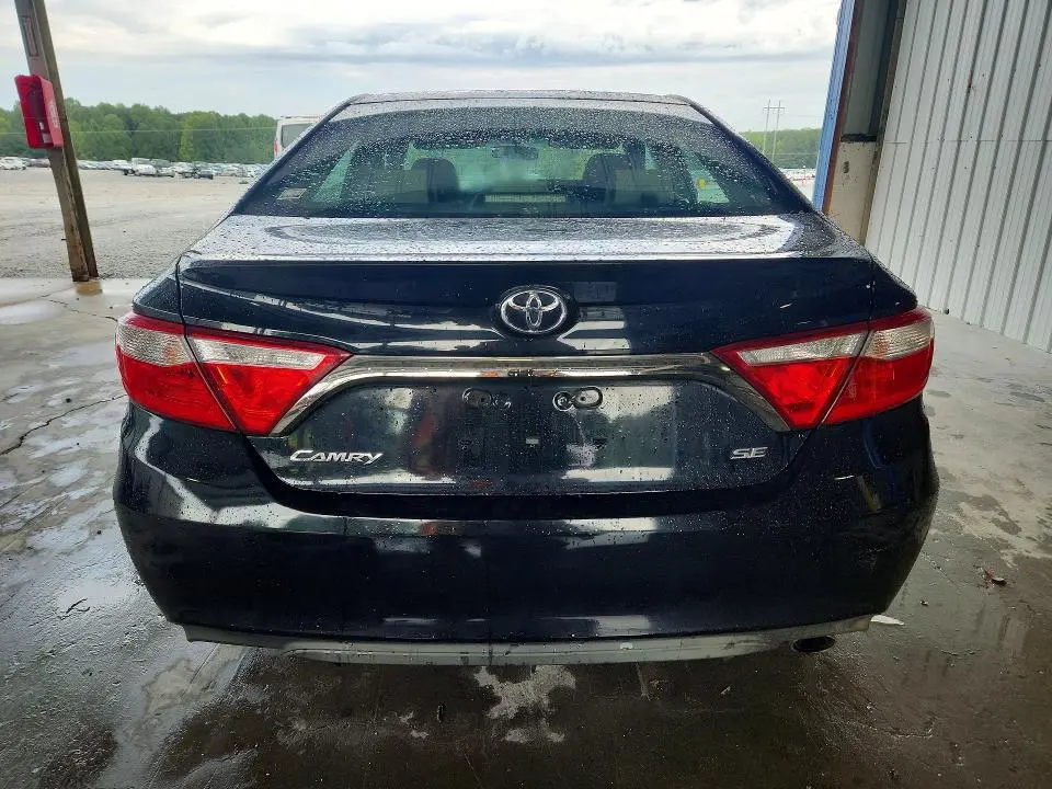 2017 TOYOTA CAMRY SE  
