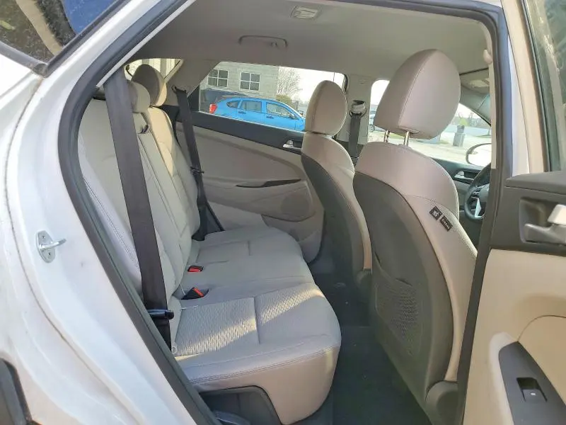 2021 HYUNDAI TUCSON SE  