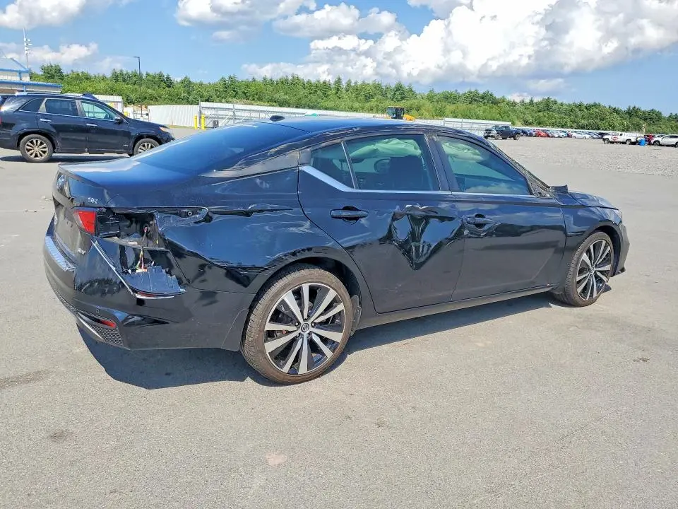2021 NISSAN ALTIMA SR  