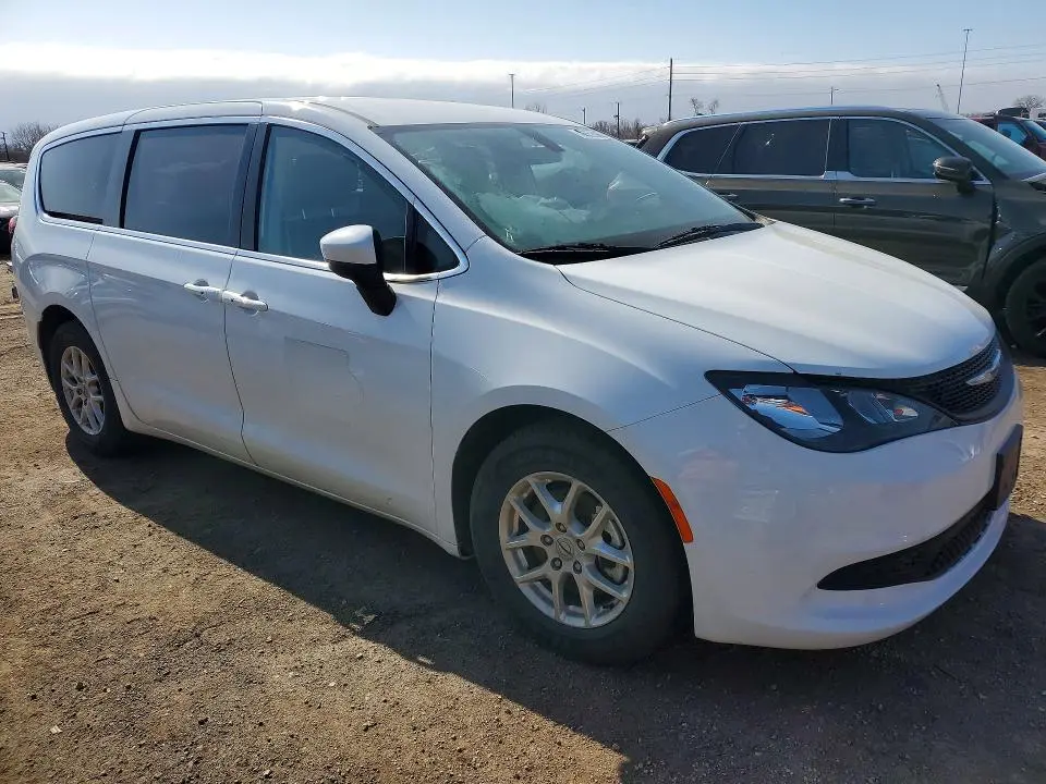 2022 CHRYSLER VOYAGER LX  