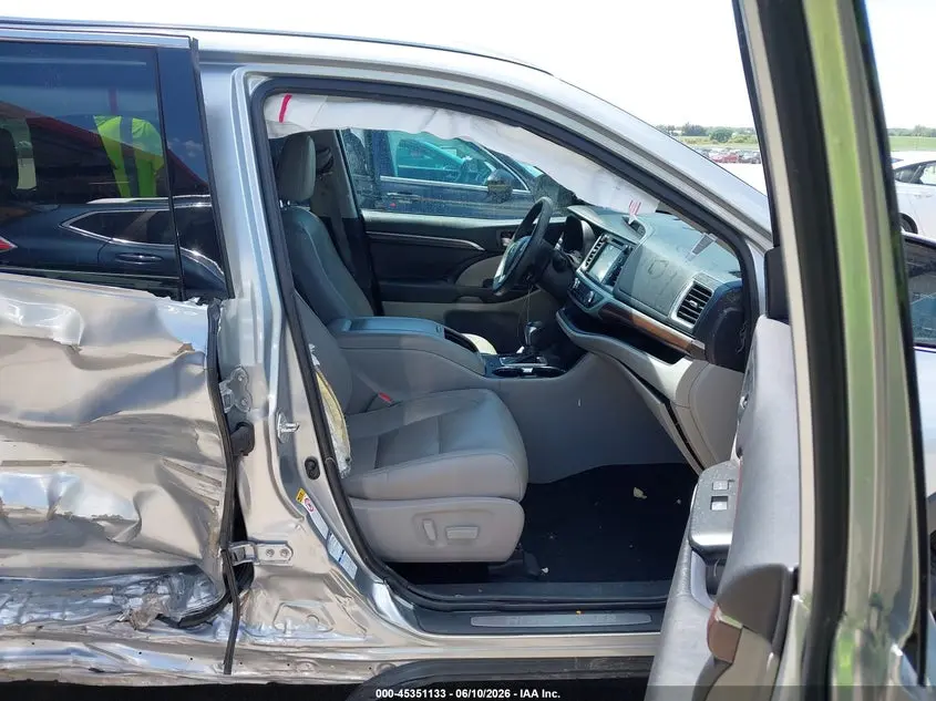 2016 TOYOTA HIGHLANDER LIMITED V6