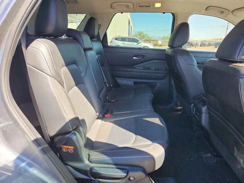 2024 NISSAN PATHFINDER SL  