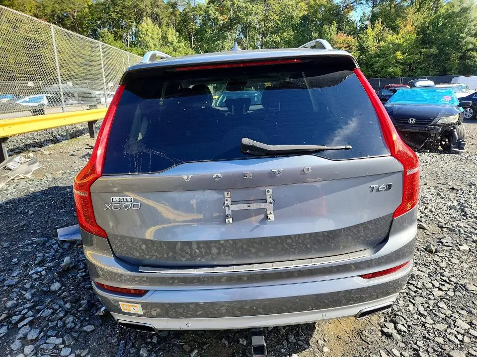 2017 VOLVO XC90 T6  