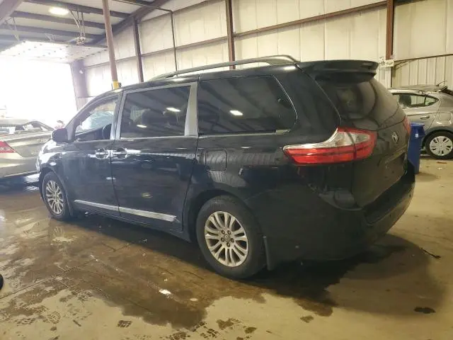 2017 TOYOTA SIENNA XLE  