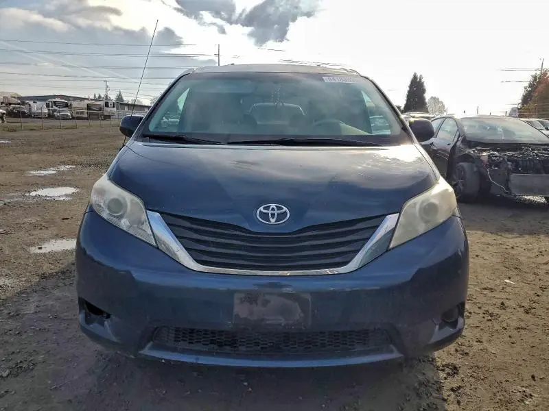 2011 TOYOTA SIENNA LE  