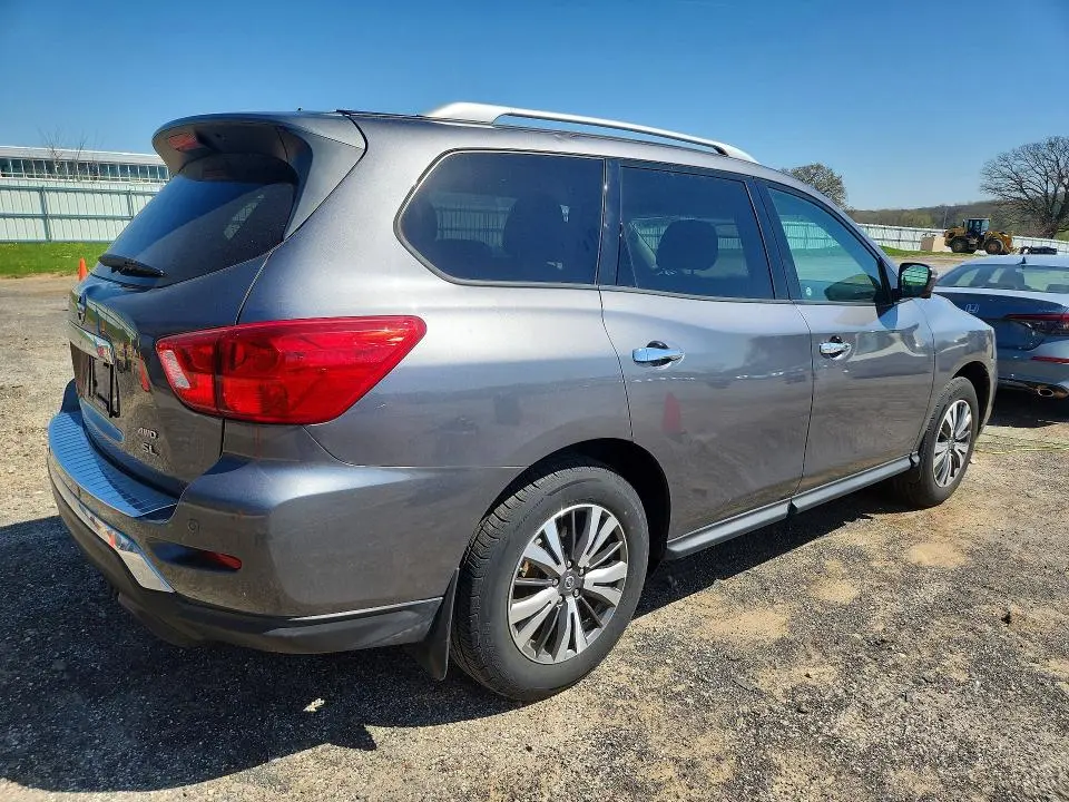 2017 NISSAN PATHFINDER SL  