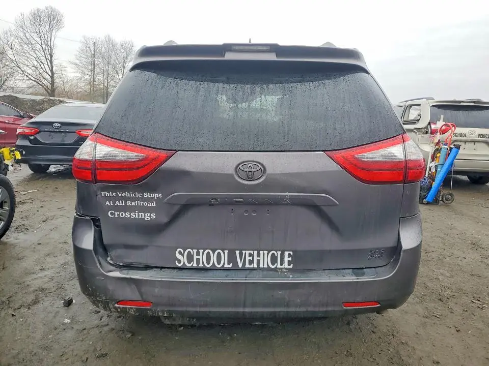 2020 TOYOTA SIENNA XLE 8-PASSENGER  