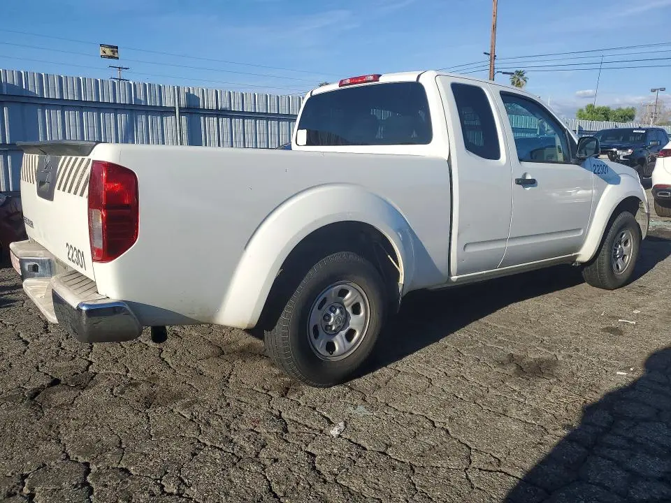 2015 NISSAN FRONTIER S  