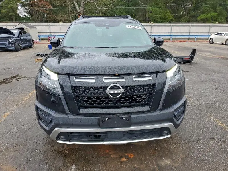 2023 NISSAN PATHFINDER SV  