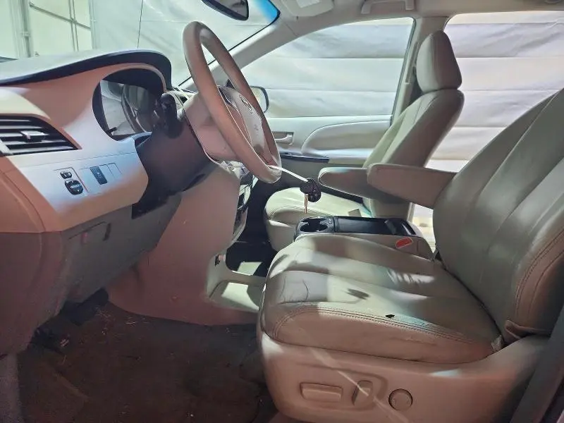 2011 TOYOTA SIENNA LE  