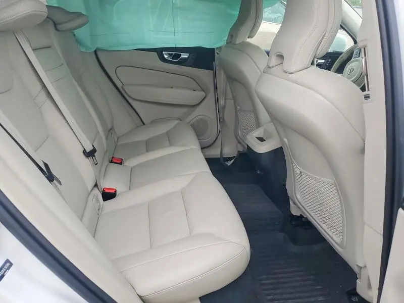 2020 VOLVO XC60 T5 MOMENTUM  