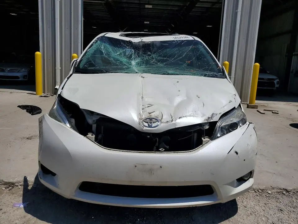 2017 TOYOTA SIENNA XLE 7-PASSENGER  