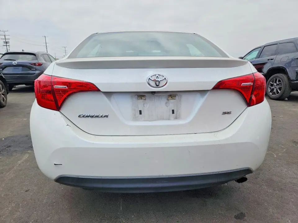 2018 TOYOTA COROLLA SE  