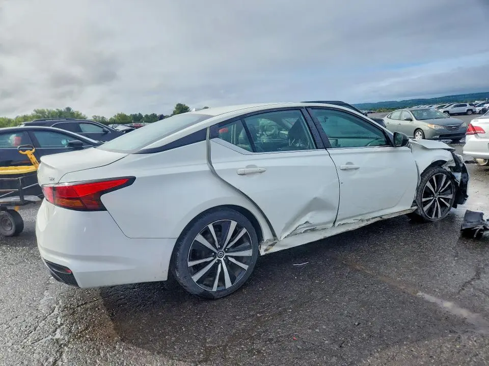 2019 NISSAN ALTIMA SR  