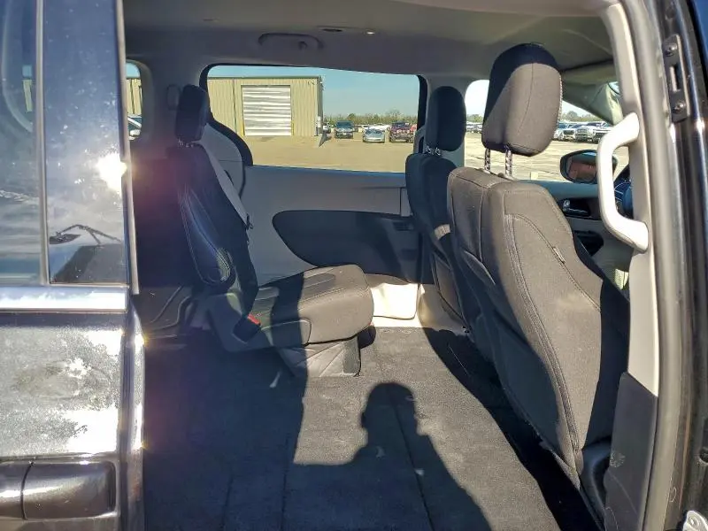 2021 CHRYSLER VOYAGER LX  