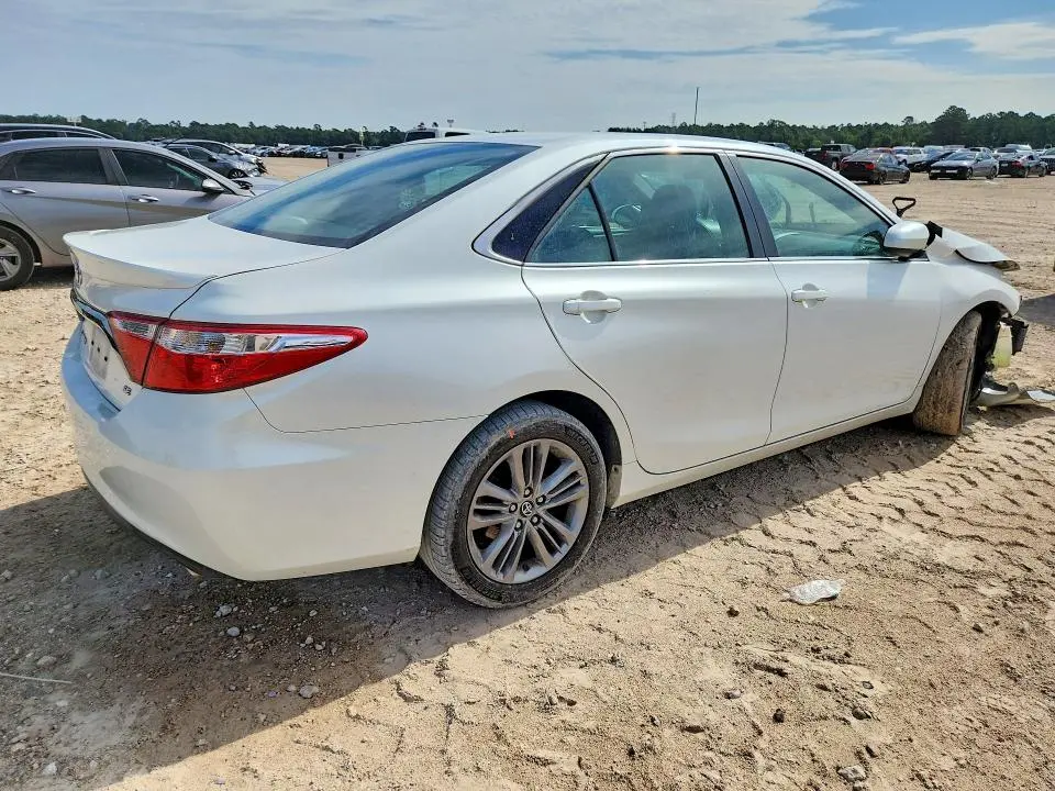 2017 TOYOTA CAMRY SE  