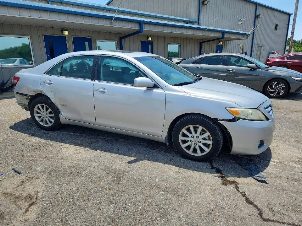 2011 TOYOTA CAMRY XLE  