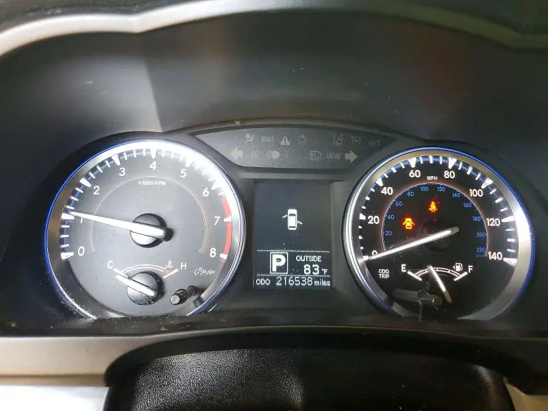 2016 TOYOTA HIGHLANDER LE  