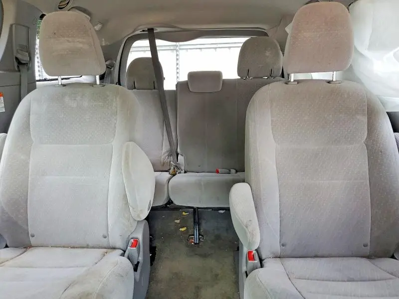 2018 TOYOTA SIENNA LE  