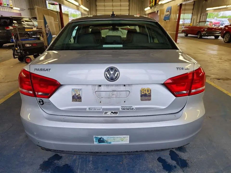 2013 VOLKSWAGEN PASSAT SE  