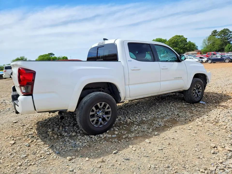 2022 TOYOTA TACOMA SR5 V6  