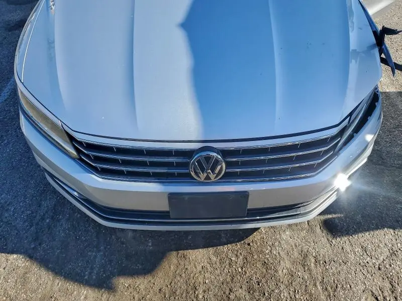 2018 VOLKSWAGEN PASSAT SE  