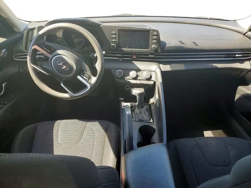 2021 HYUNDAI ELANTRA SE  