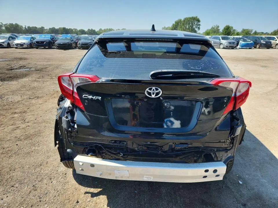 2019 TOYOTA C-HR XLE  