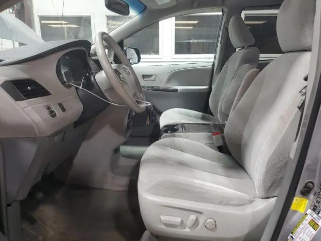 2012 TOYOTA SIENNA LE