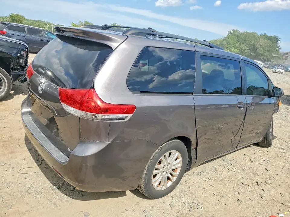 2011 TOYOTA SIENNA XLE 8-PASSENGER  