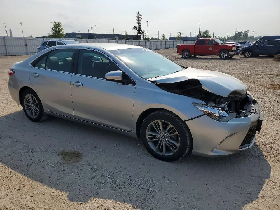 2016 TOYOTA CAMRY SE  