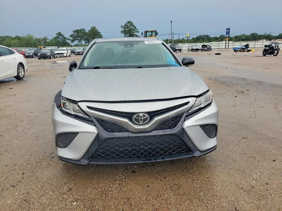2019 TOYOTA CAMRY SE  