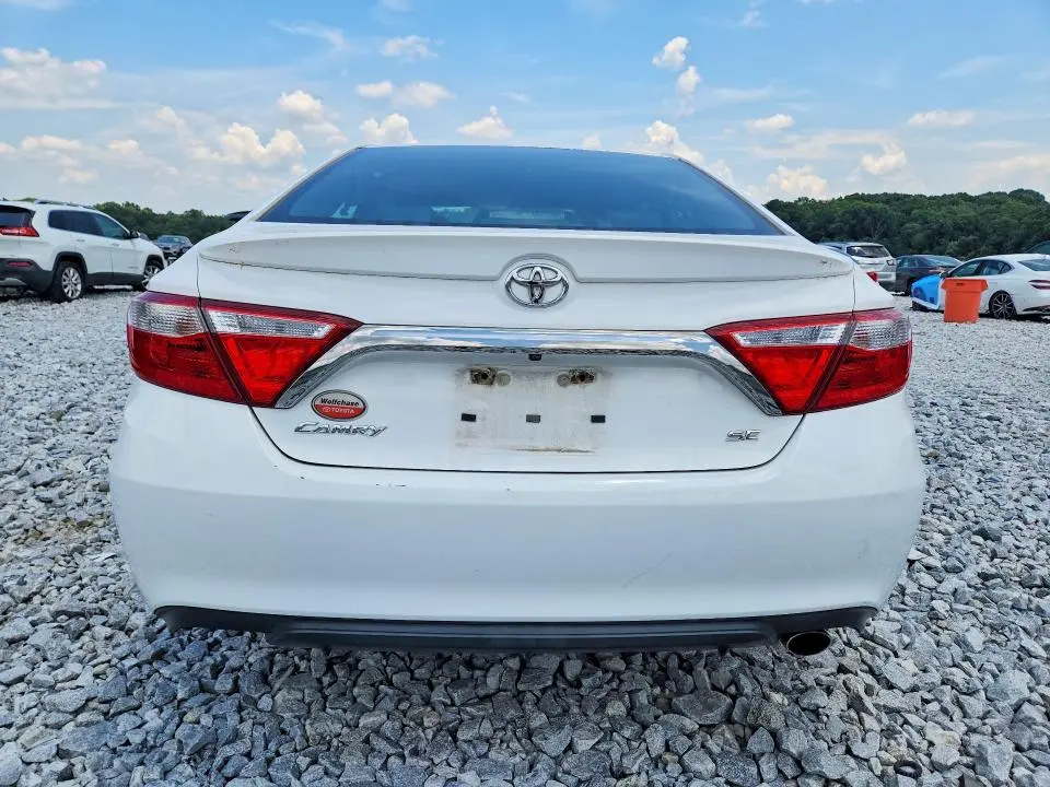 2017 TOYOTA CAMRY SE  