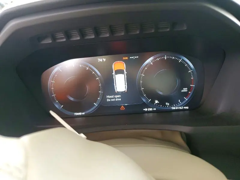 2020 VOLVO XC90 T6 MOMENTUM  